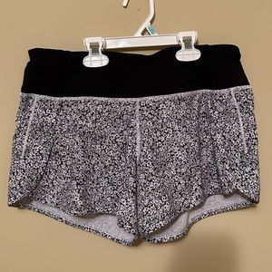 Lululemon run times short floral pattern